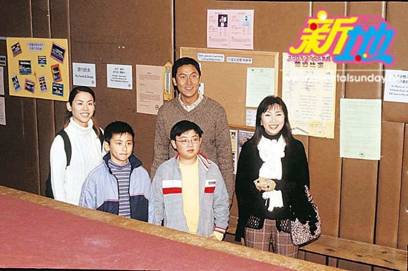 《一屋两家三姓人》海报第1张图片 《一屋两家三姓人》海报第1张图片